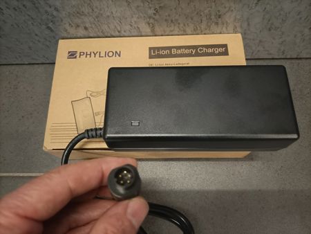 Phylion , Joycube  Ladegerät  36V