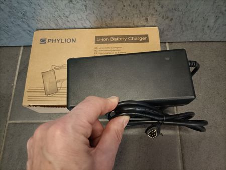Phylion , Joycube  Ladegerät  (Trapez) 36V