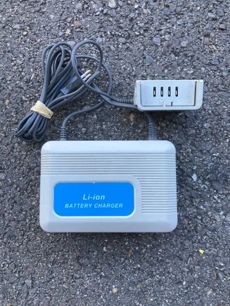 Ladegerät für Panasonic Flyer  u. Baugleiche / 26V Akkus