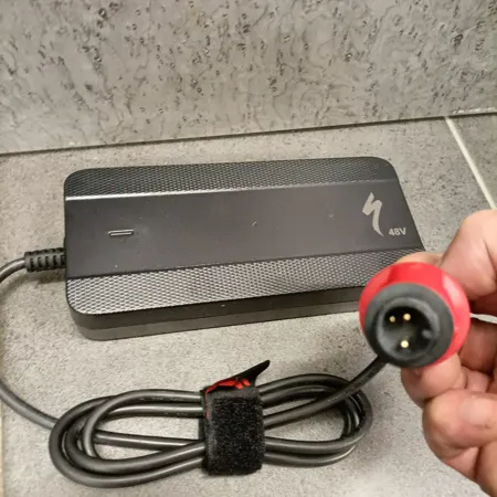 Specialized SL Ladegerät 48V